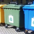 A szelektív hulladékgyűjtés a hulladékok anyagfajta szerinti elkülönített gyűjtését jelenti. A háztartásokban különféle termékek és csomagolásaik válnak hulladékká, ezek jó része alkalmas hasznosításra, majd ismételten feldolgozható.